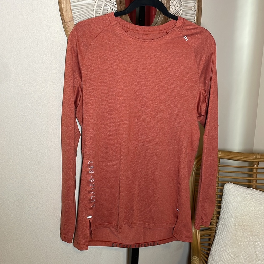 Men’s Lulu Lemon Textured Training Long sleeve Medium burnt orange